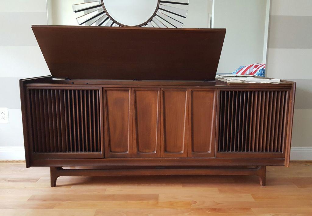 stereo console